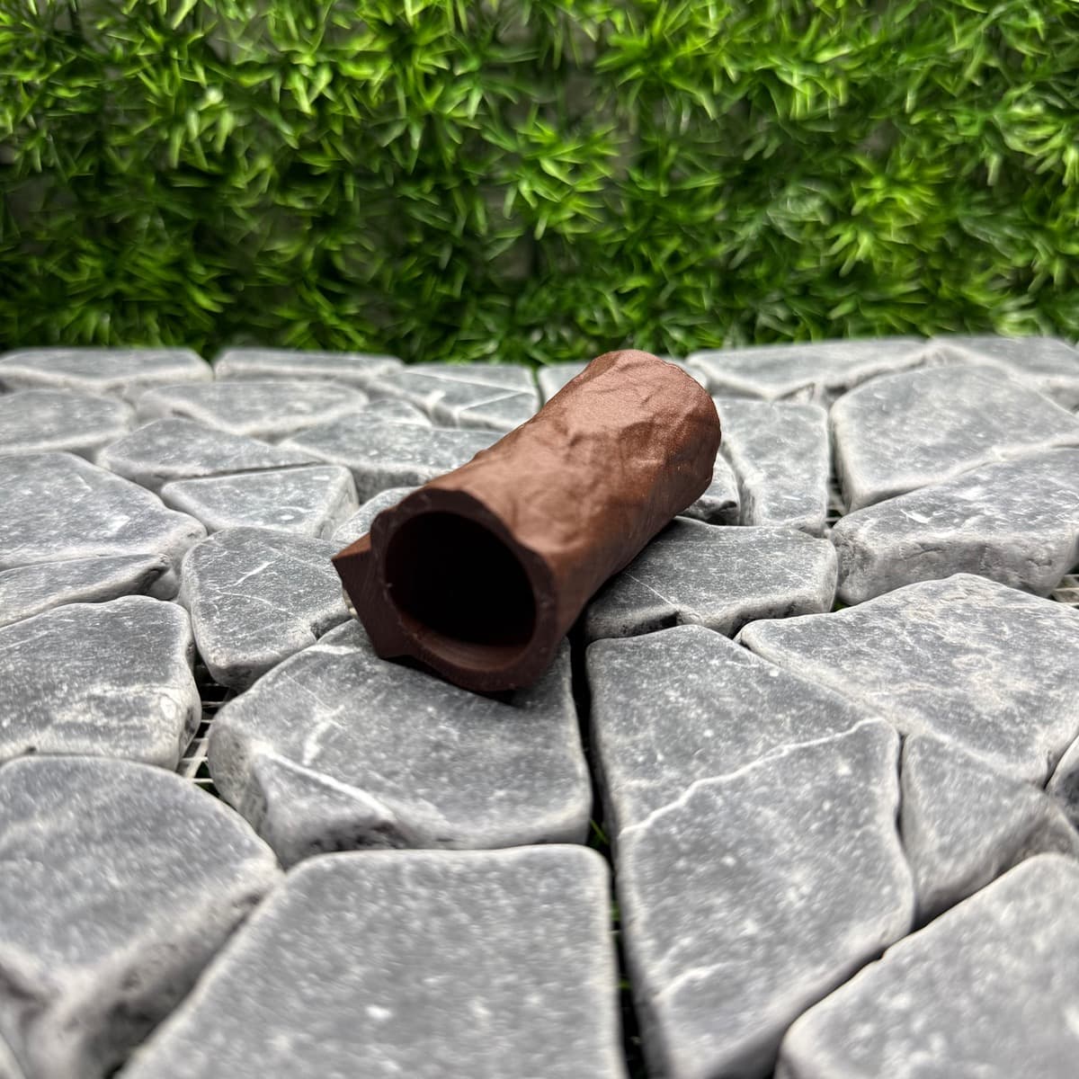 Mini Magnetic Log Hide, adjacent image