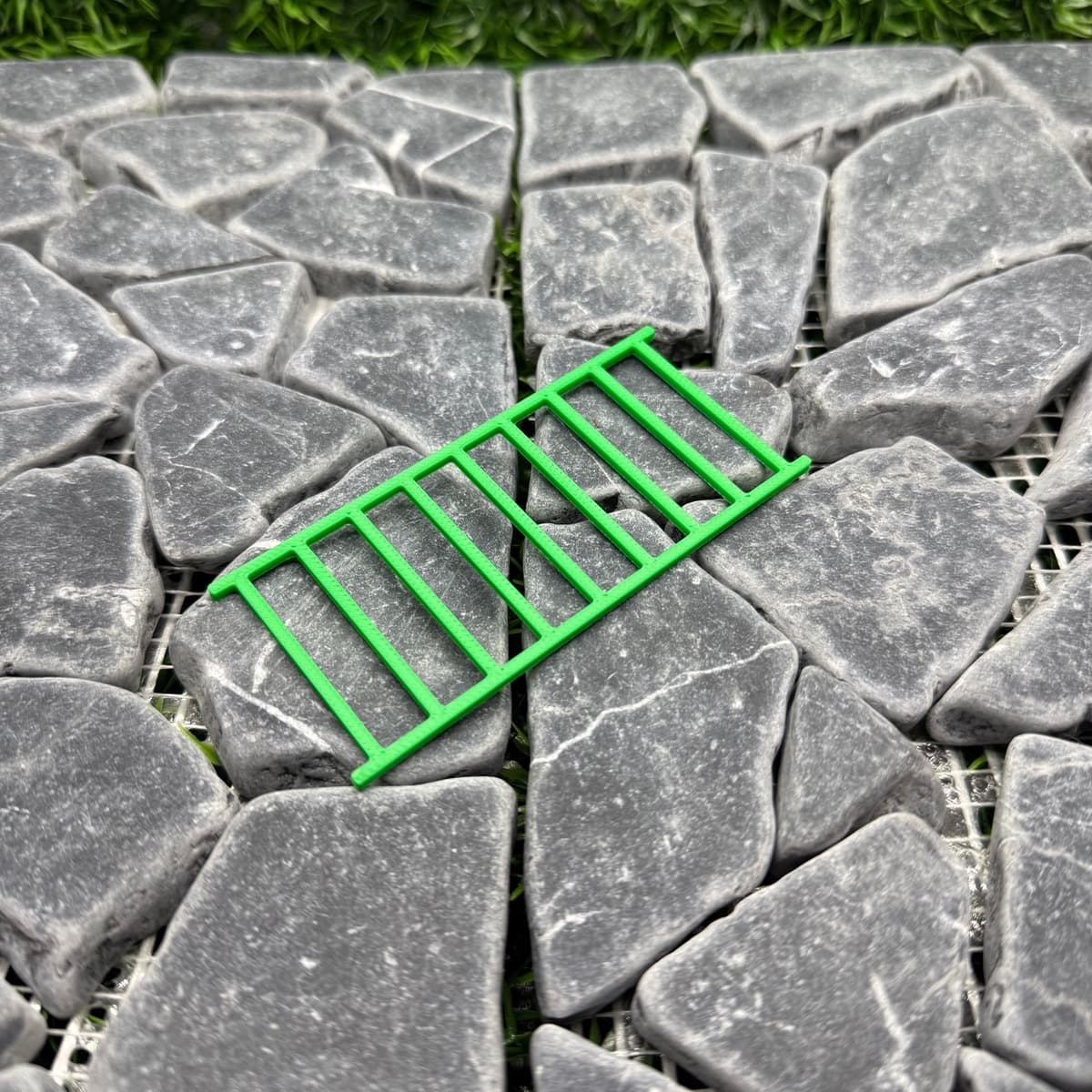 Mini Ladder, adjacent image