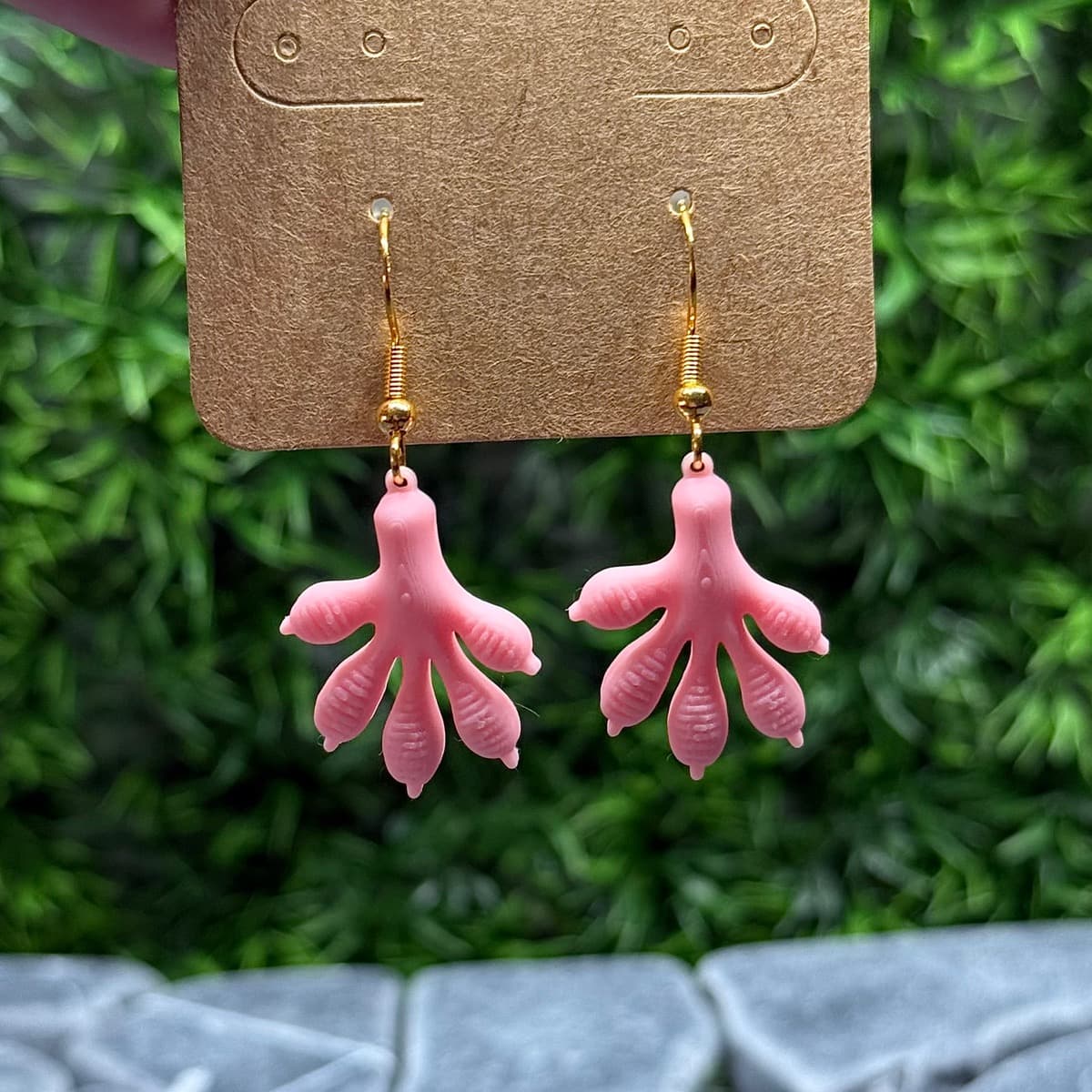 Gecko Foot Earrings, adjacent image