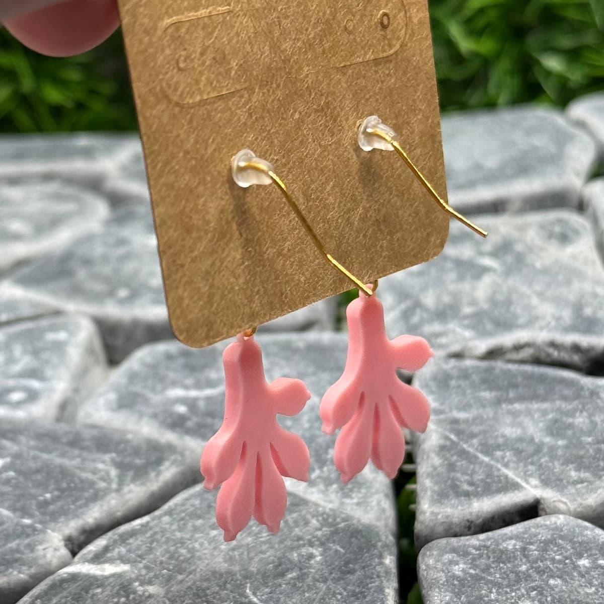 Gecko Foot Earrings, adjacent image