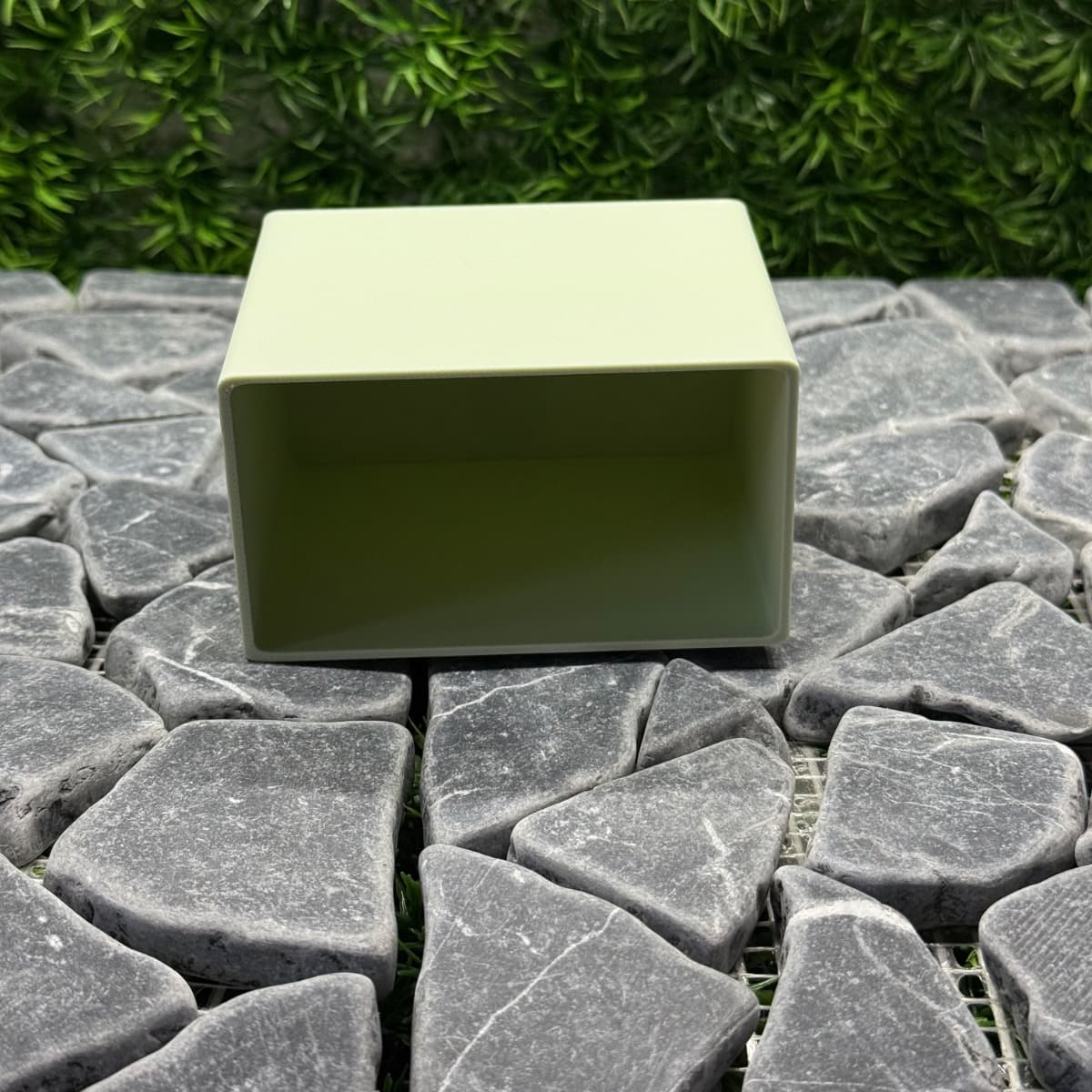 Magnetic Rectangular Hide, adjacent image