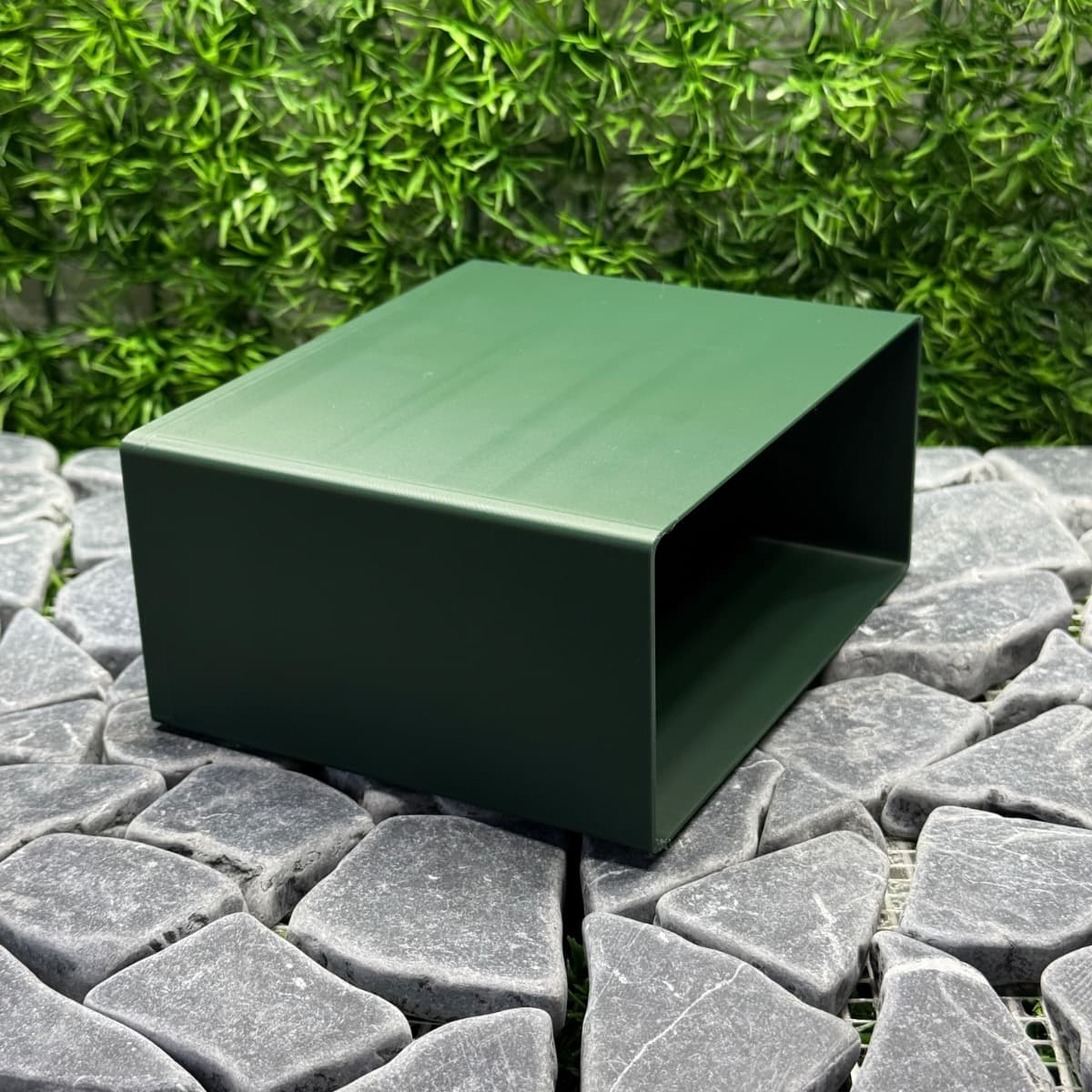 Magnetic Rectangular Hide, adjacent image