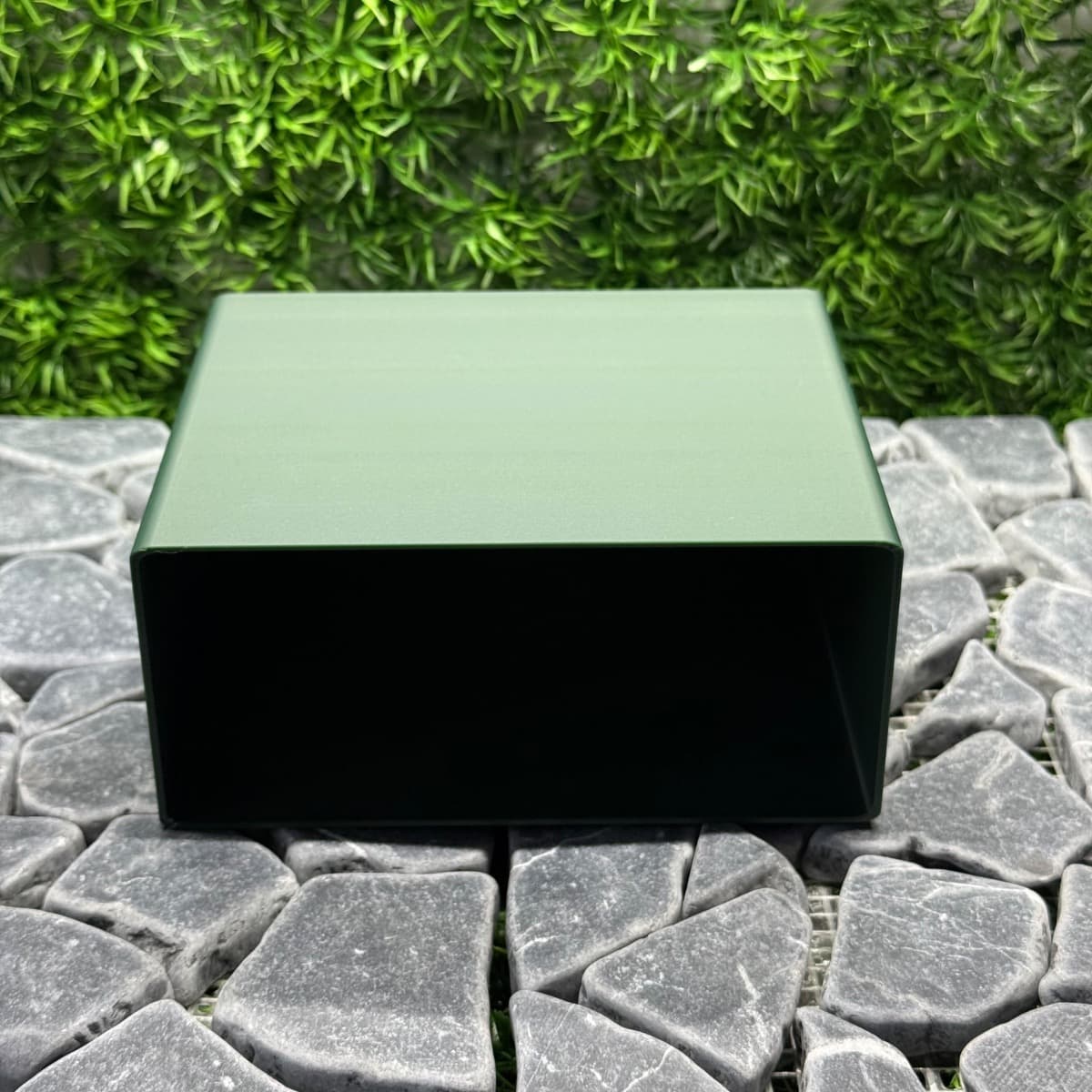 Magnetic Rectangular Hide, adjacent image