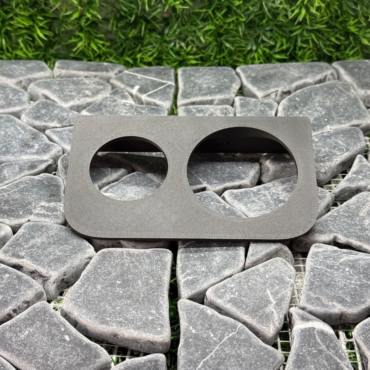 Mixed Sized Feeding Ledges